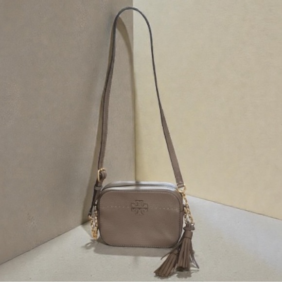 TORY BURCH Pebbled Leather Camera Bag in Silver Maple - Picture 8 of 11